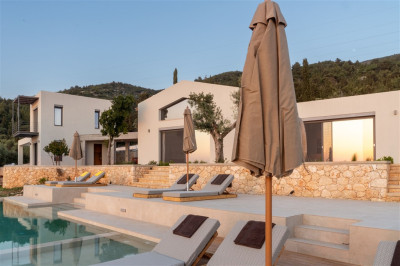 Athani Ionian Hues 08.jpg